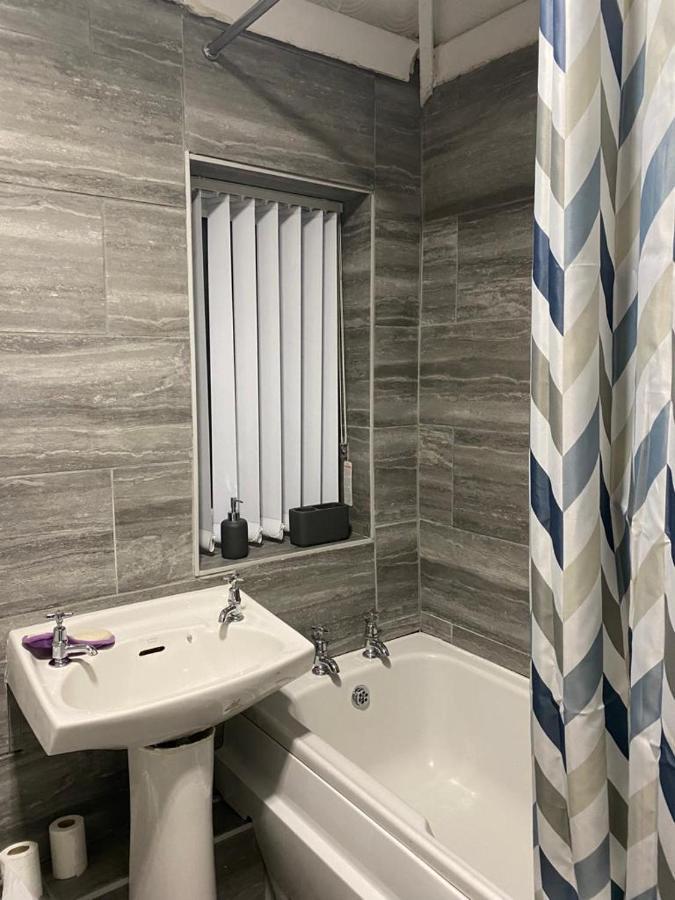 Cosy 3 Bedroom House, Free Parking & Wifi Nottingham Esterno foto